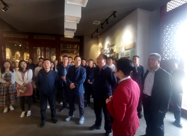 哲学教研部党支部与23级马哲1班联合开展主题党日活动